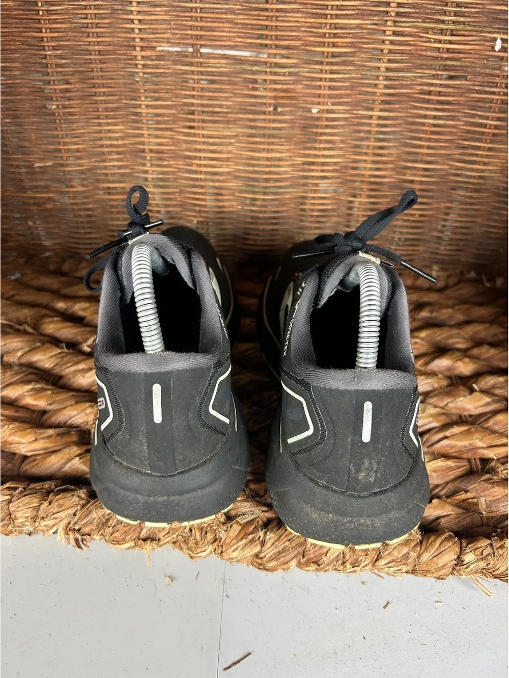 Brooks Ghost black running shoes